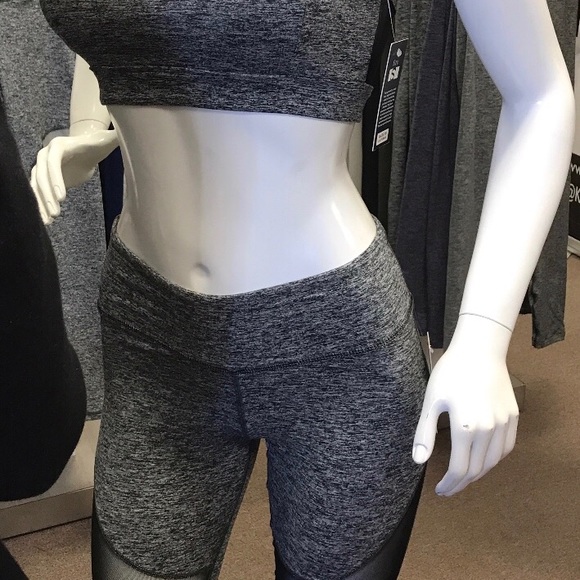 ‼️SOLD OUT‼️ Side Pocket Dark Leggings ❣️ - Picture 2 of 6